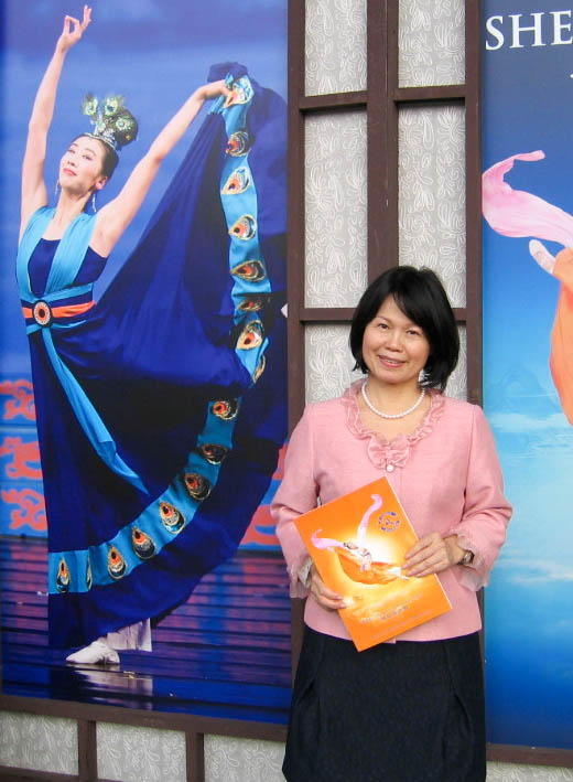 亞濤企管顧問公司總經理鄭秀珠2月27日觀賞神韻國際藝術團在台北國父紀念館的演出。（鄭心慈／大紀元）