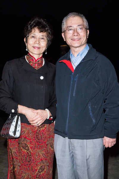 台北市立大學理學院教授吳美麗與丈夫盧達仁。（陳柏州／大紀元）