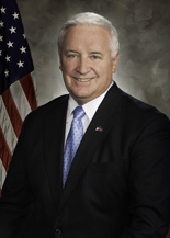 宾州州长汤姆．科贝特（Tom Cobett）官方照。