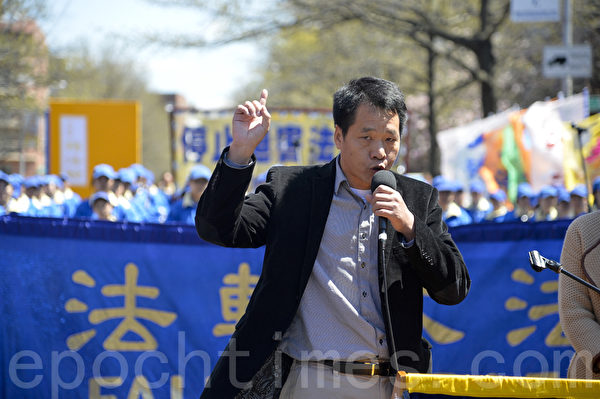 图：2014纽约民众纪念“四‧二五”集会，中国和平主席唐柏桥先生。（戴兵／大纪元）