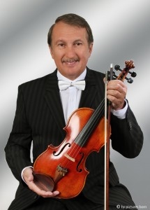 资深小提琴教授Arkadij Winokuorow称赞神韵演出技术精湛，品位高。 （网络图片）