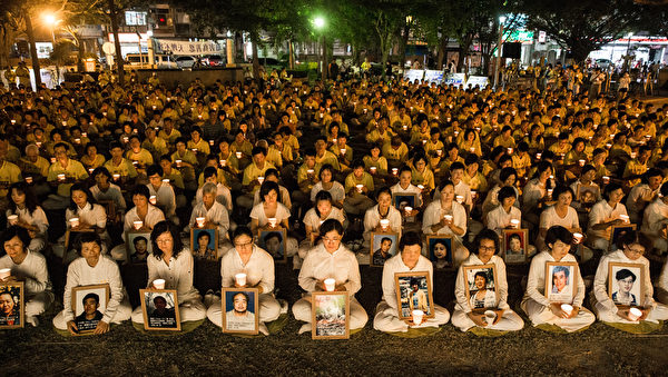 2014年7月13日，台灣新竹市，法輪功學員舉辦燭光悼念活動，希望藉此喚起民眾的正義良知，共同譴責中共暴行，制止迫害。（陳柏州／大紀元）