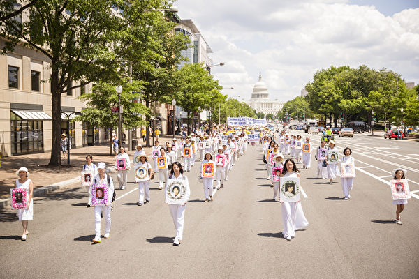 7月17日，来自北美部分地区的上千名法轮功学员及支持者在美国首都华盛顿特区举行反迫害15周年7.20大型游行活动。（爱德华／大纪元）