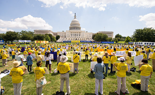 7月17日美国首都华盛顿DC法轮功十五年和平反迫害集会。（戴兵／大纪元）