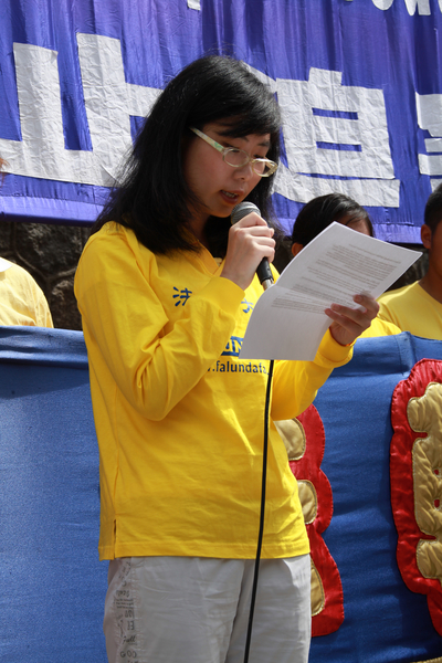 圖：法輪功學員Alice Zhang呼籲加國政府與民眾制止中共迫害法輪功。（田園/大紀元）