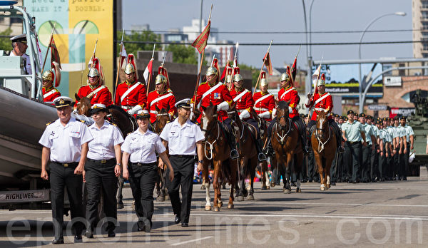2014年7月18日，一年一度的加拿大埃德蒙頓淘金節（K-Day）在大遊行中拉開序幕。圖為大遊行。（陳新宇/大紀元）