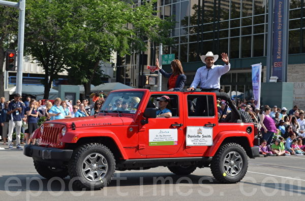 2014年7月18日，一年一度的加拿大埃德蒙顿淘金节（K-Day）在大游行中拉开序幕。图为大游行。（陈新宇/大纪元）