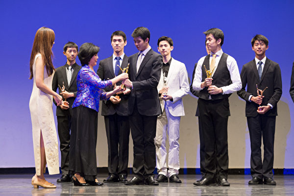 第六届“全世界中国古典舞大赛”李宇轩获得少年男子组的金奖。（戴兵/大纪元）