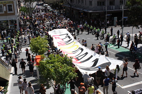 G20峰會期間，20多個抗議團體舉行集會遊行。（攝影：駱亞/大紀元）
