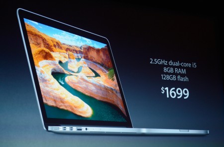 配备Retina™屏幕与全快闪储存设备的13英寸MacBook Pro，厚度 1.8公分。铝金属外壳、无砷的显示器玻璃以及无汞的 LED 背光显示器。（Getty Images）
