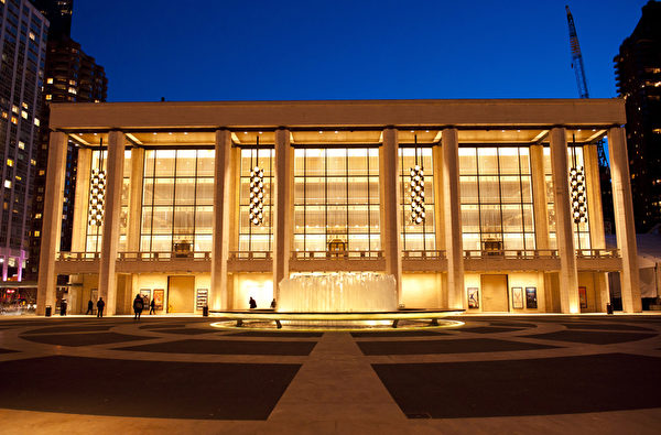 神韻藝術團即將在世界頂級劇院之一的紐約林肯中心大衛寇克劇場連續上演12場。（戴兵／大紀元）