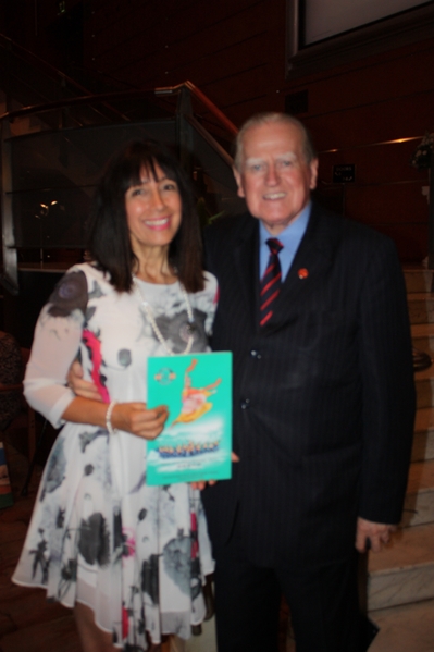 紐省基督教民主黨領袖、議員Fred Nile和夫人Silvana Nile在悉尼的帝苑劇院觀看了神韻演出。（駱亞/大紀元）
