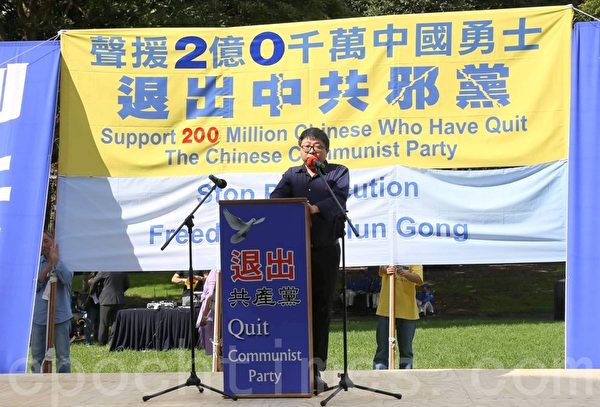 自由黨華人議員胡煜明先生說：「我來這裡是支持那些退黨的勇敢人士。」（摄影:何蔚/大纪元）