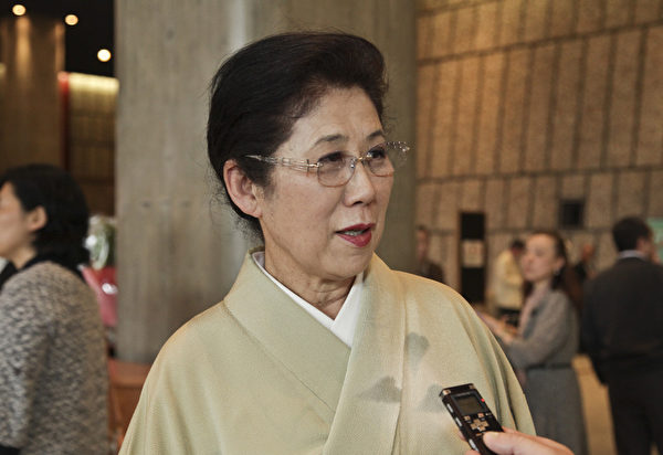 2015年4月20日，經營日本傳統風情賓館的西村勝（Nishimura Masaru）社長和夫人西村明美（Nishimura Akemi）聽朋友介紹神韻後專程從京都趕來東京觀賞演出。（余鋼/大紀元）
