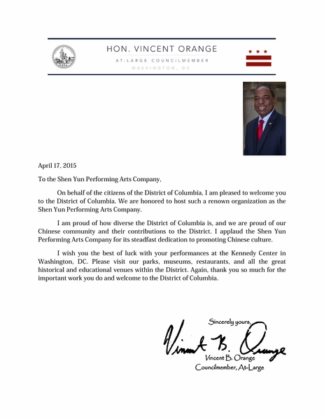 代表全哥伦比亚特区的市议会议员文森特.奥林奇致贺信。（图片来源：大纪元资料室）
