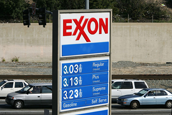 美國能源巨頭埃克森美孚（Exxon Mobil）和雪佛龍（Chevron）將於5月27日召開股東年會，投資人將聚焦油價後勢和能源股的獲利前景。（David McNew/Getty Images）