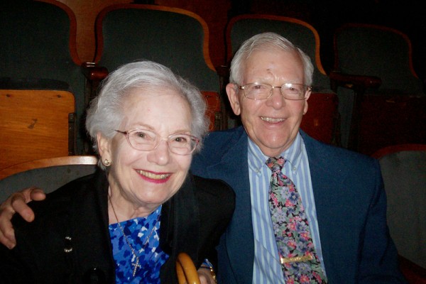 前公司部门经理Beatrice Foedisch及眼科医生Robert Foedisch，夫妇俩十分高兴在结婚63周年纪念日观看了神韵演出。（童云/大纪元）