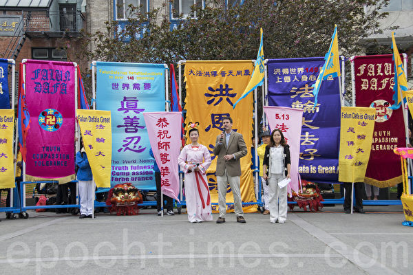 5月10日湾区法轮功学员聚集在花园角举行了盛大的庆祝法轮大法日活动。（曹景哲／大纪元）