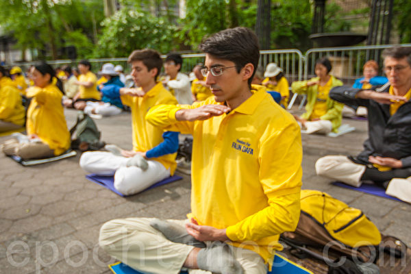 2015年5月15日早晨，数千法轮功学员在纽约联合国附近炼功。（马有志/大纪元）