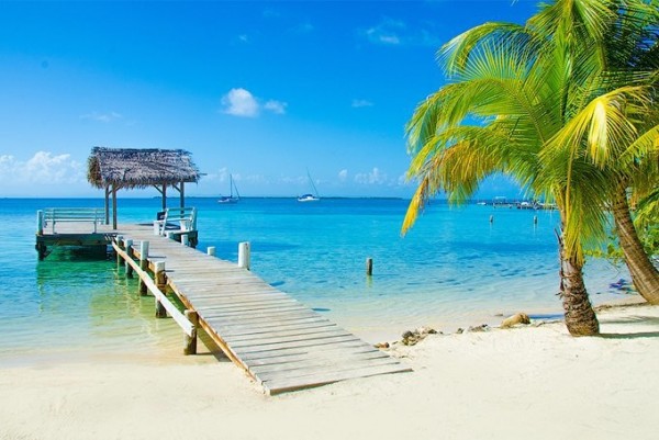 来到加勒比海洪都拉斯的Anthony's Key度假村，展开一段梦幻之旅 回到纯真的天堂。（Anthony's Key提供）