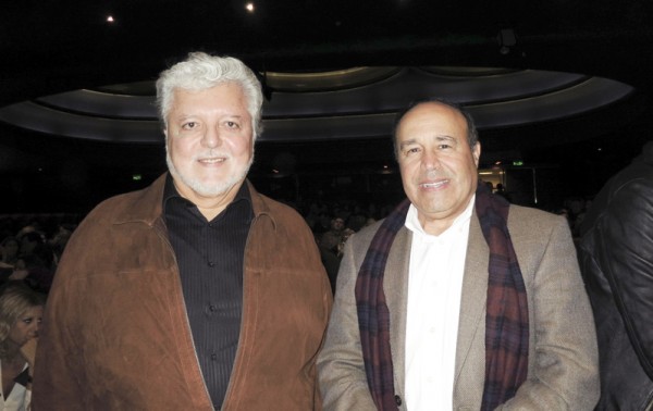 秘魯駐阿根廷大使Jose Luis Perez Sanchez Cerro先生（左）與哥倫比亞駐阿根廷大使Alejandro Navas Ramos先生於6月13日晚在阿根廷首都布宜諾斯艾利斯的Opera劇院觀看了神韻舞劇團的《西遊記》演出。（林南／大紀元）