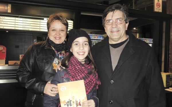 Fabian Gonzalez先生一家人於6月13日晚在阿根廷首都布宜諾斯艾利斯的Opera劇院觀看了神韻舞劇團的《西遊記》演出。（林南／大紀元）                               