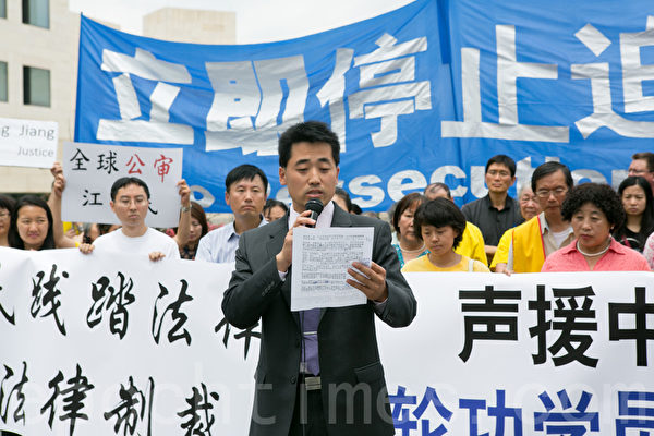 中國維權律師彭永峰表示，法輪功學員控告江澤民，就是在真正的用法律的方式維護權利，匡扶人間的法律和正義。（李莎/大紀元）