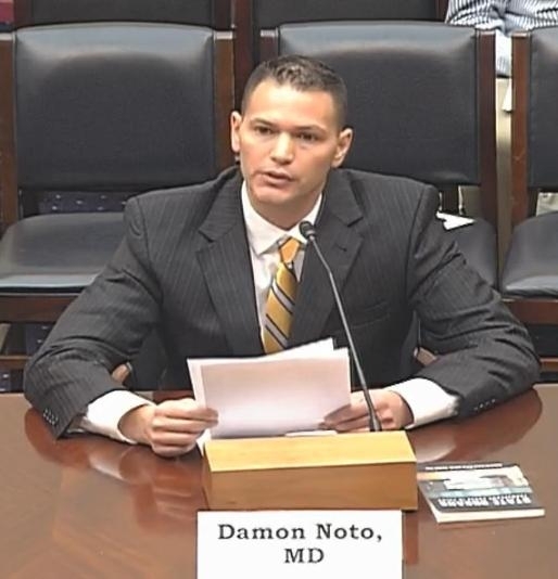 2012年9月12日，反對強制摘取器官醫生組織發言人達蒙•諾托在聽證會上發言，希望美國國會發起譴責中共活摘器官的決議。（明慧網）