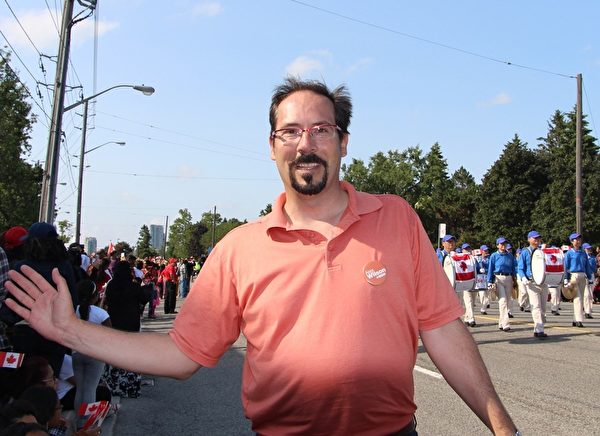 加拿大新民主党在士嘉堡市的候选人亚历克斯•威尔逊（Alex Wilson）。（明慧网）