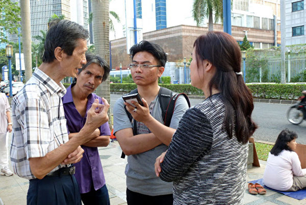 安塔拉通訊社（Antara News Agency）採訪法輪功學員。（明慧網）
