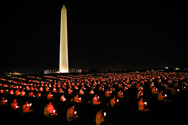 2015年7月16日華盛頓DC國家大草坪上舉行燭光守夜活動。（戴兵／大紀元）