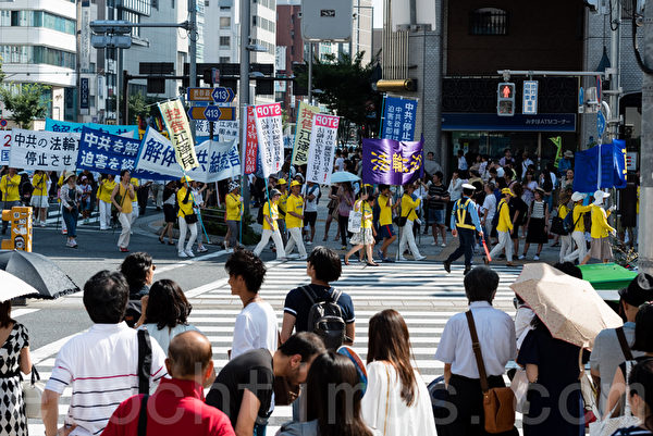 7月20日，来自日本各地的部分法轮功学员在日本东京集会和游行，声援超过8万中国民众控告前中共党魁江泽民。（游沛然/大纪元）
