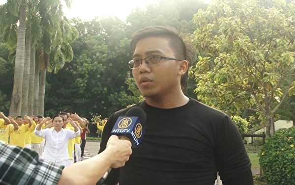 馬來西亞理科大學大專生Nas Amirul十分支持控告江澤民大潮，因為這能夠幫助到那些器官被強摘販賣的受害者。（新唐人圖片）