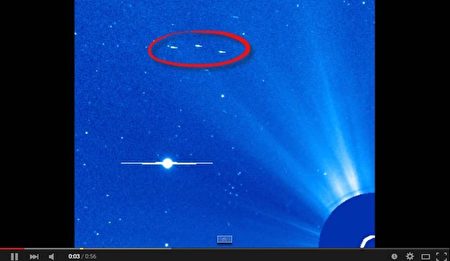 UFO探索者Streetcap1在SOHO图像中发现UFO编队飞过太阳。（视频截图）
