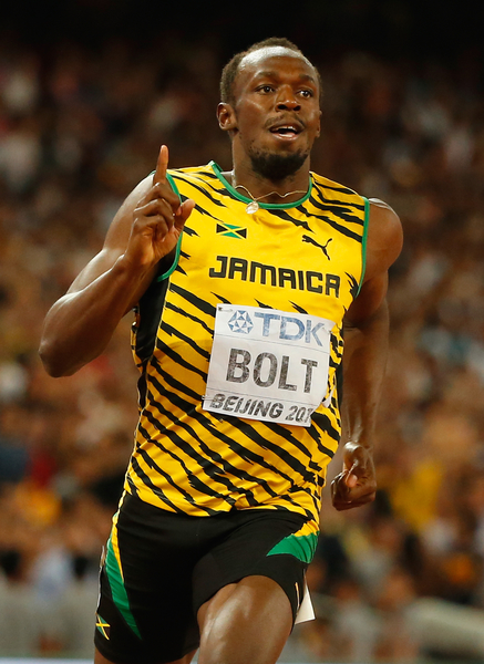 当地时间8月27日，牙买加闪电博尔特（Usain Bolt）在北京田径世锦赛男子200米决赛中，以19秒55率先冲线，拿下个人历史第十块世锦赛金牌，并实现200米四连冠。（Christian Petersen/Getty Images for IAAF)