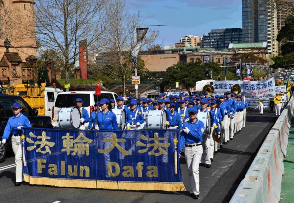 9月4日澳洲法輪大法修煉交流會期間，部分法輪功學員在悉尼舉行了盛大遊行和集會。（歐彼德／大紀元）