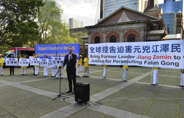 9月4日，澳洲部分法輪功學員在悉尼舉行了控告迫害元凶江澤民的集會，綠黨議員David Shoebridge在發言。（歐彼德／大紀元）