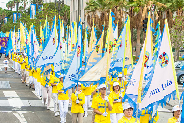 10月15日，來自世界各地的部分法輪功學員參加洛杉磯大遊行。