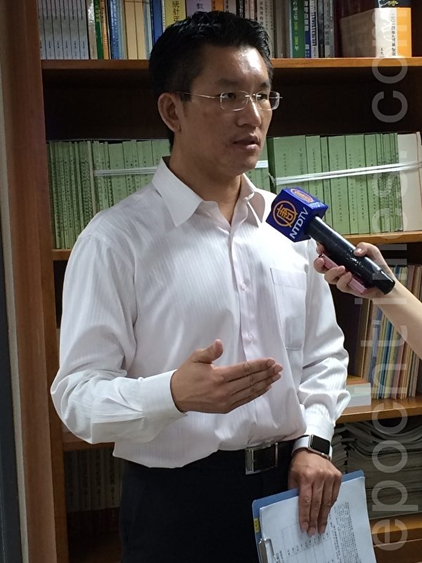 台北市议员童仲彦表示，大多数有良知的人已经忍无可忍，他相信聚沙成塔，会有越来越多人加入连署行列。（徐翠玲 /大纪元）