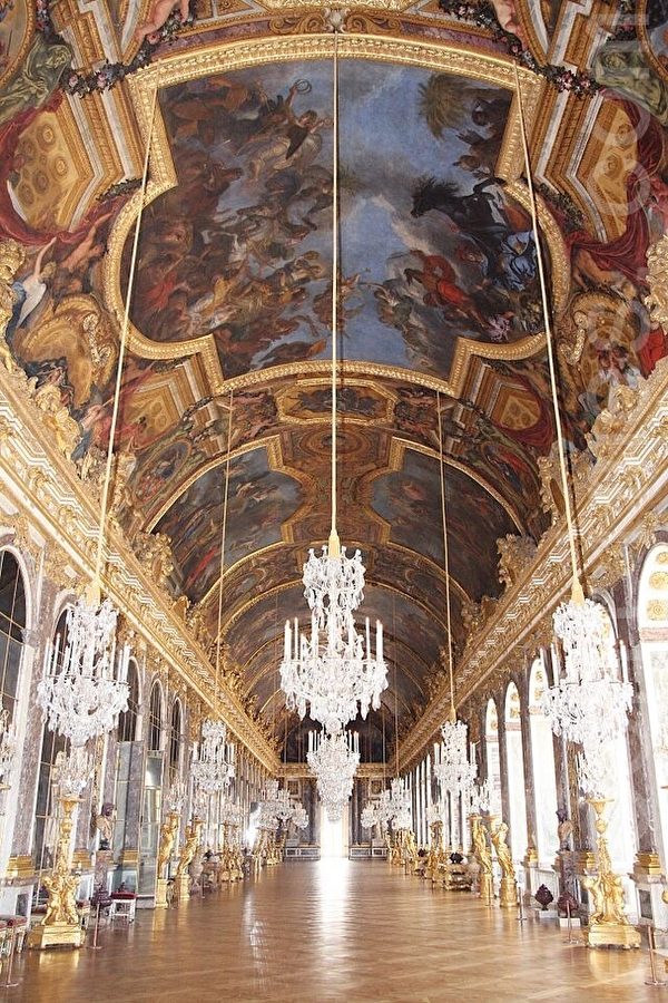 凡尔赛宫最大最富丽堂皇的大厅：镜廊章乐。（章乐／大纪元）