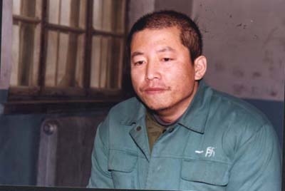 2002年3月，被非法關押中的梁振興。（明慧網）