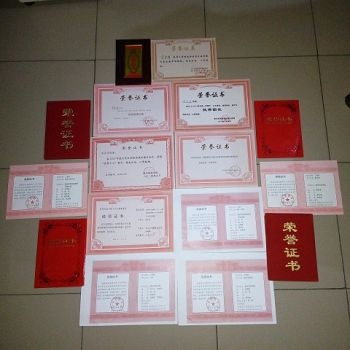 李宗澤在校期間獲得的榮譽證書（明慧網）

