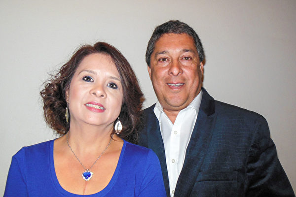 公司老板Rene Puente先生和朋友Teresa Contreras。（李辰／大纪元）