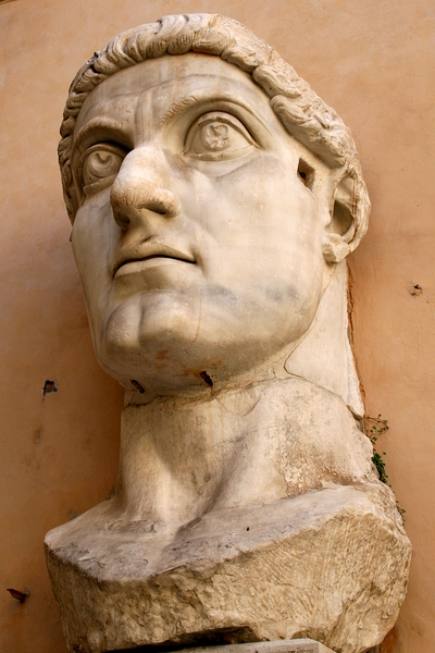 君士坦丁大帝頭像（維基百科公有領域）