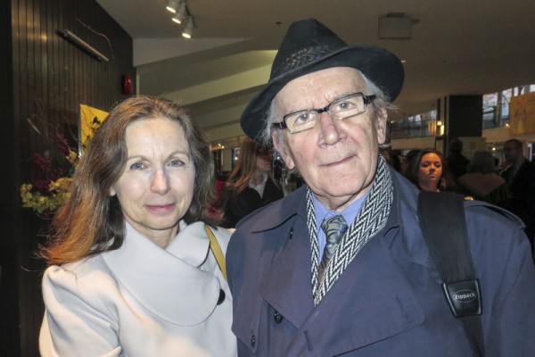 2016年1月24日下午，科学家Mark Jaworski（右）偕同太太Barbara Jaworski（左）一起观看了神韵世界艺术团在加拿大温哥华伊丽莎白女皇剧院的演出。（廖青／大纪元）
