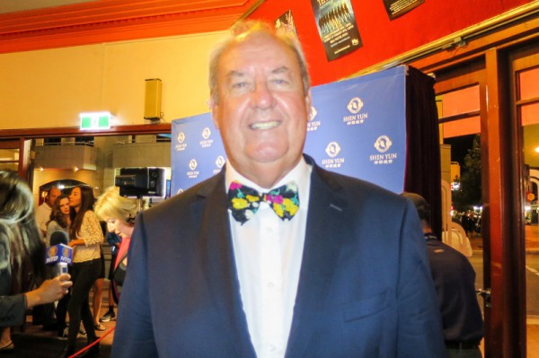 South Perth區西澳議員John McGrath興緻盎然地表示：「我認為演出表明中國人極富才智。」（新唐人）