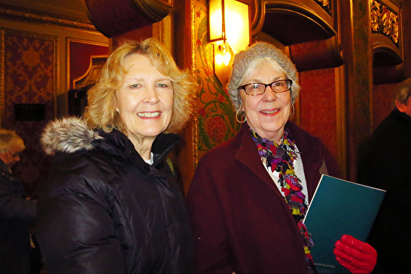 Marsha Lapointe女士欣赏了神韵巡回艺术团2016年2月6日在美国罗德岛州普罗维登斯市表演艺术中心的演出后表示神韵鼓舞人心。（秦川/大纪元）                     