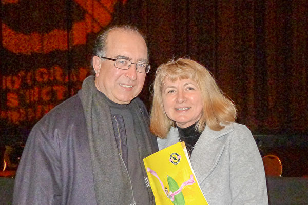 Tom Lutzow偕同夫人Nevi觀賞了神韻巡迴藝術團2016年2月20日晚在美國威斯康辛州密爾沃基市的第二場演出。（謝漫雪／大紀元）