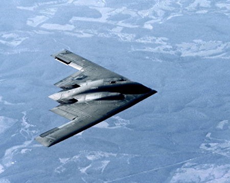 為了應對朝鮮半島日益升級的緊張局勢，美國戰略司令部(U.S. Strategic Command）3月9日宣布，已向亞太地區部署3架B-2隱形核轟炸機，支持美國太平洋司令部。(Gary Ell/US Air Force/Getty Images)