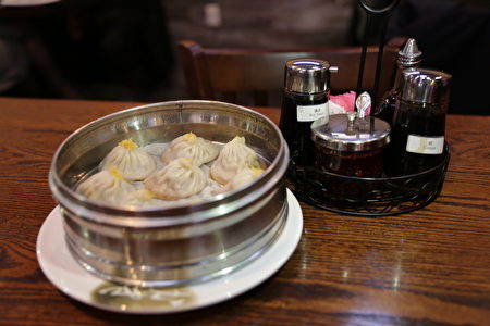 「上海園」餐館的正宗上海風味點心與江南風味菜式。（習文提供）